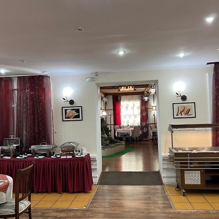 Green Hotel Atyraū Екстериор снимка