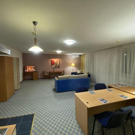 Green Hotel Atyraū Екстериор снимка