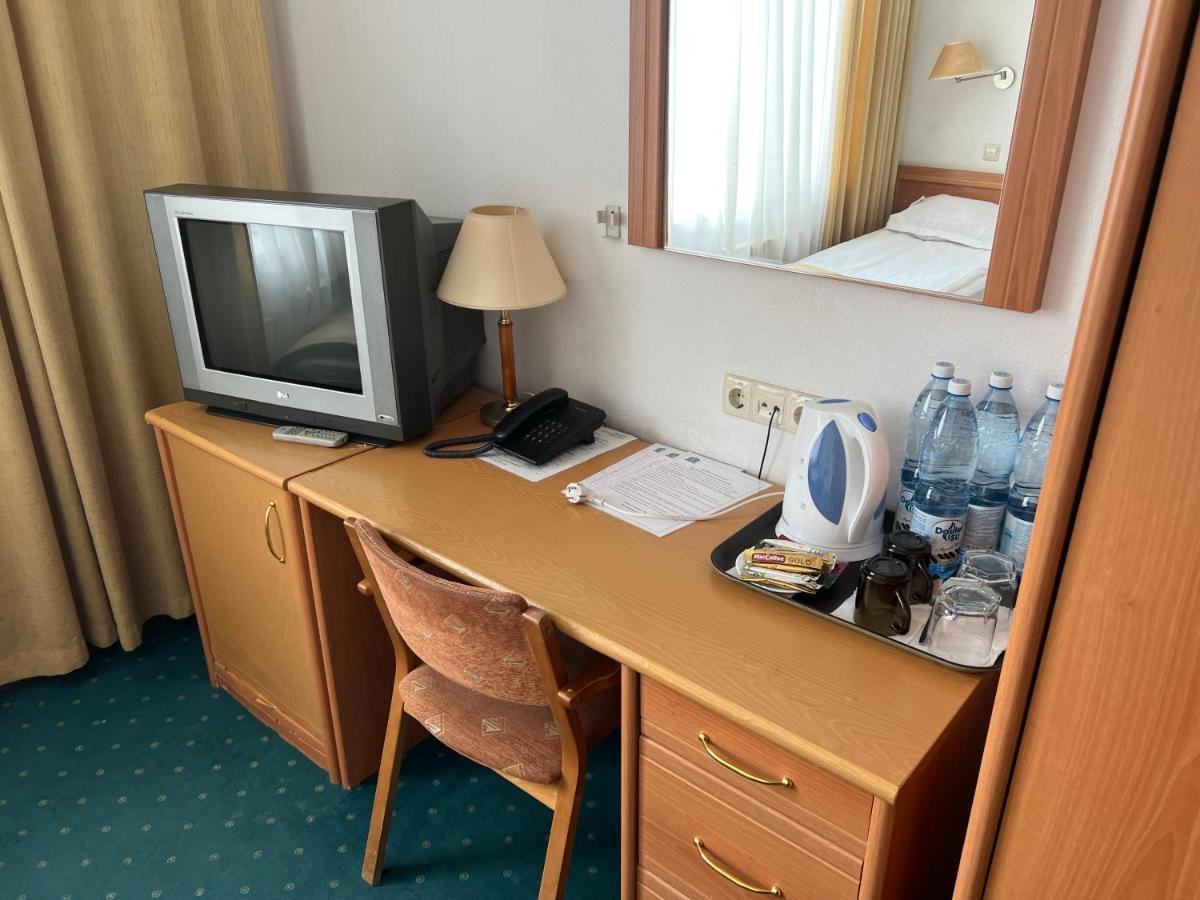Green Hotel Atyraū Екстериор снимка