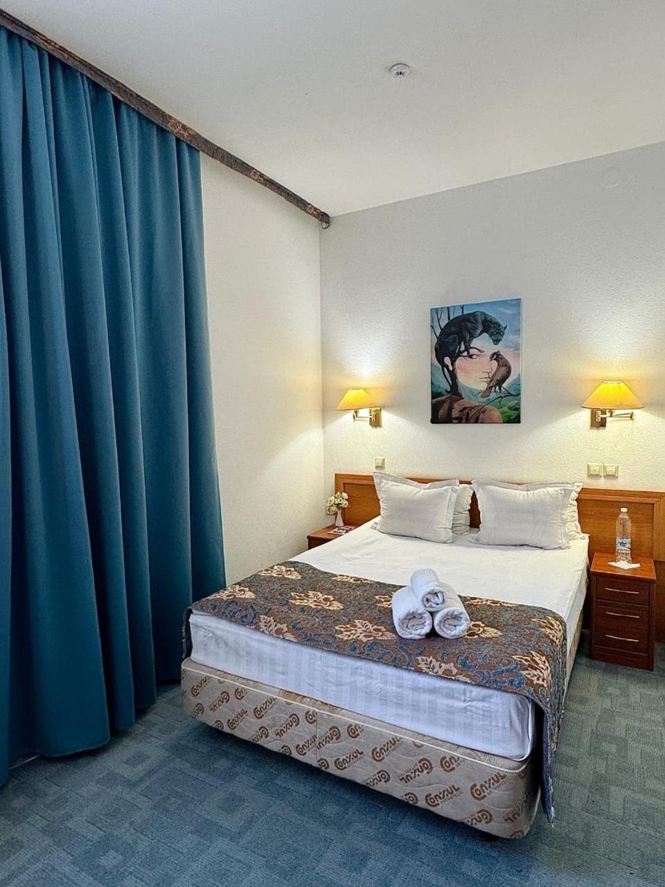 Green Hotel Atyraū Екстериор снимка