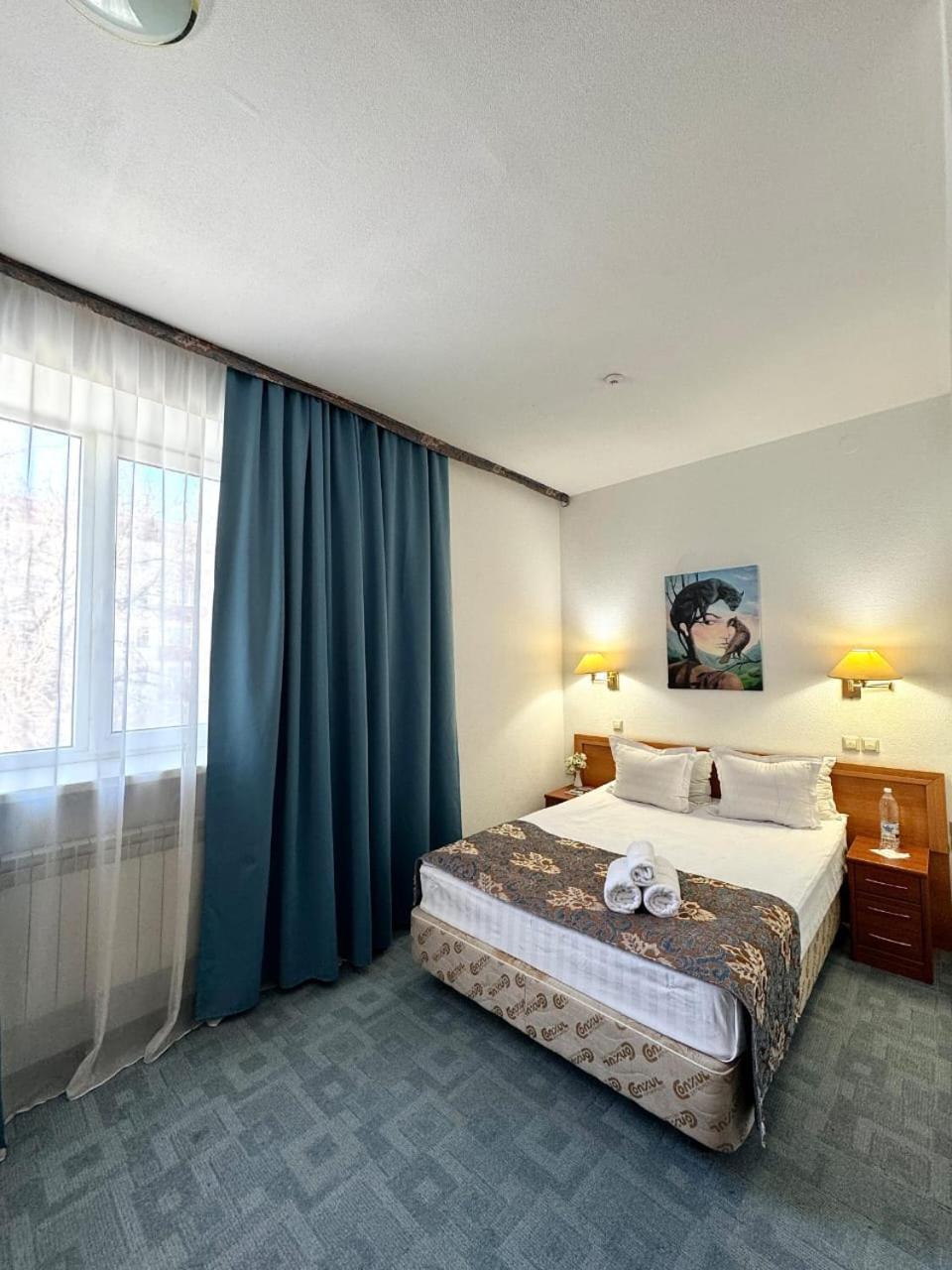 Green Hotel Atyraū Екстериор снимка