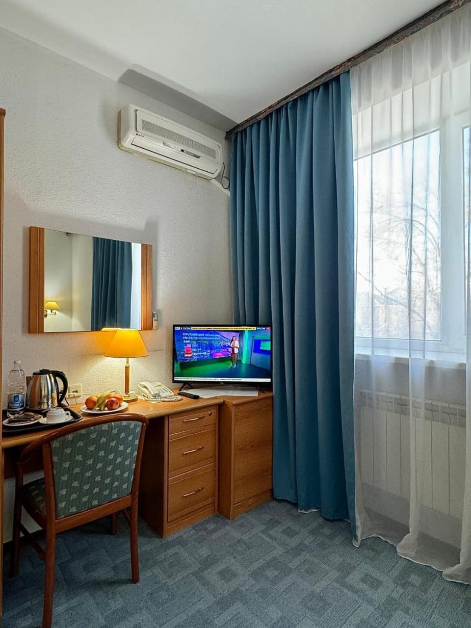 Green Hotel Atyraū Екстериор снимка