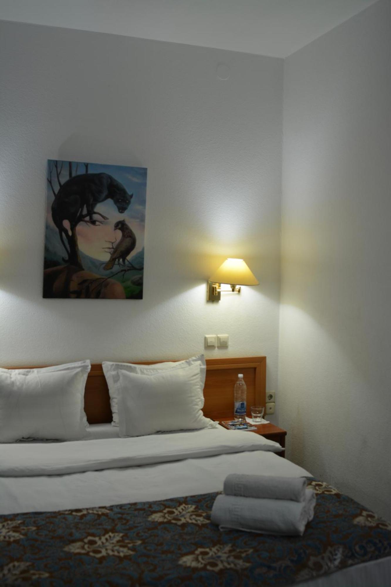 Green Hotel Atyraū Екстериор снимка