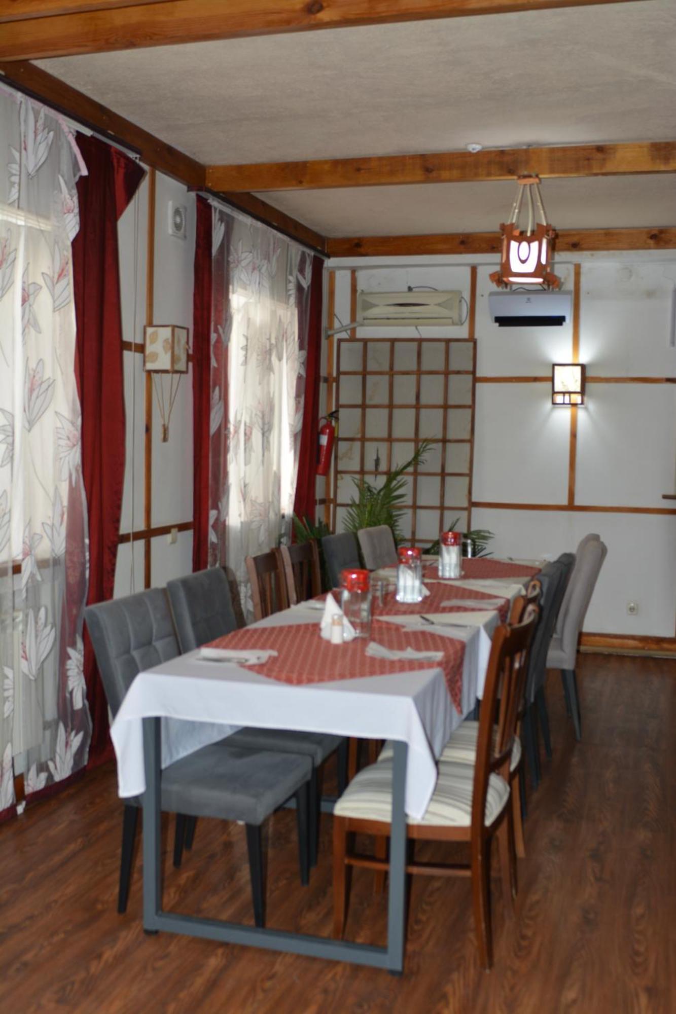 Green Hotel Atyraū Екстериор снимка