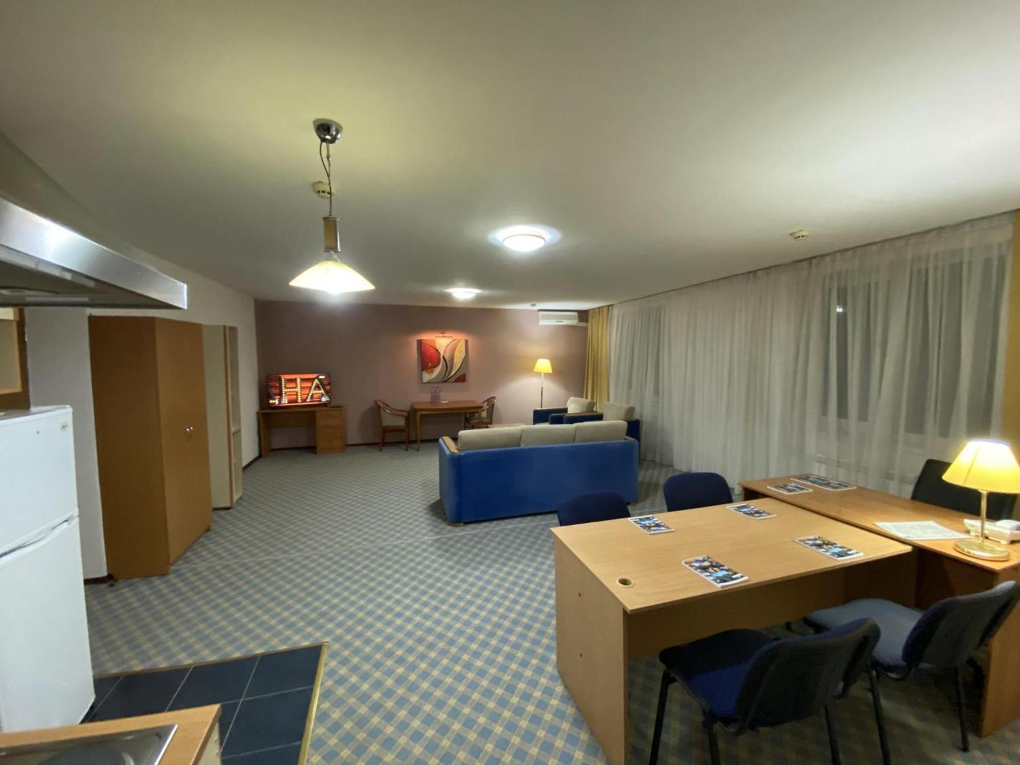 Green Hotel Atyraū Екстериор снимка