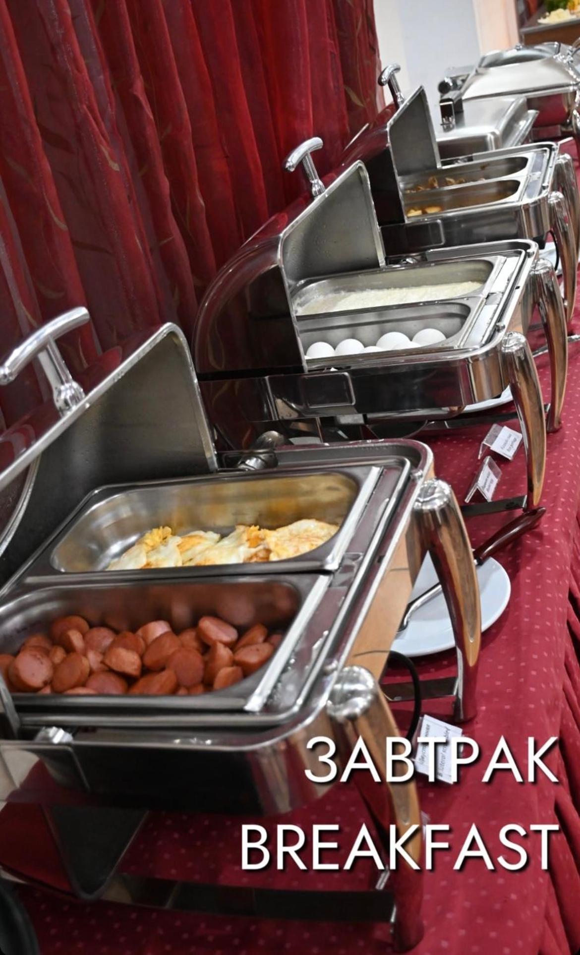 Green Hotel Atyraū Екстериор снимка